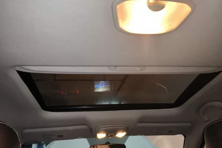 Used GAC Trumpchi GA3 2013 1.6L Automatic Luxury ESP Version Headliner