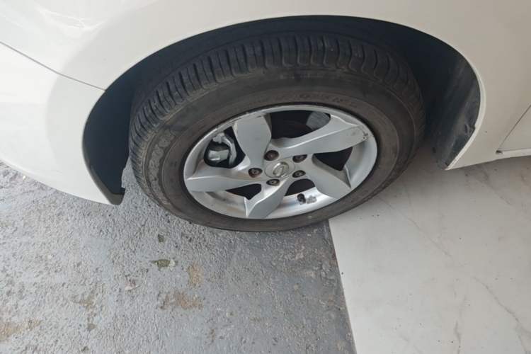 Used GAC Trumpchi GA3 2013 1.6L Automatic Elite ESP Edition Left Front Wheel Hub