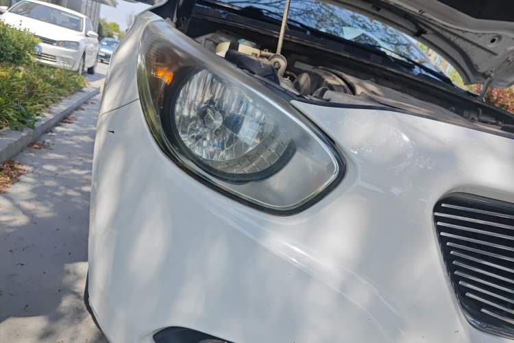 Used GAC Trumpchi GA3 2013 1.6L Manual Elite Edition Right Front Headlight