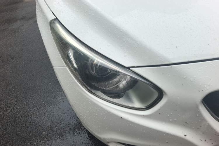 Used GAC Trumpchi GA3 2013 1.6L Automatic Elite ESP Edition Right Front Headlight