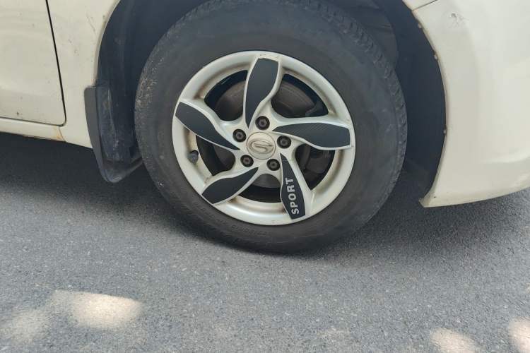 Used GAC Trumpchi GA3 2013 1.6L Manual Elite Edition Right Front Wheel Hub