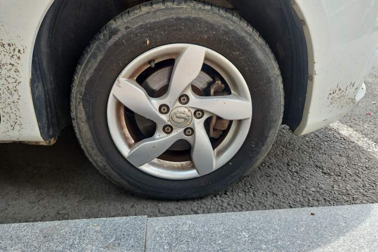 Used GAC Trumpchi GA3 2013 1.6L Automatic Elite ESP Edition Right Front Wheel Hub
