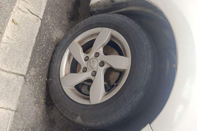 Used GAC Trumpchi GA3 2013 1.6L Manual Elite Edition Right Front Wheel Hub