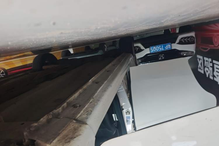 Used GAC Trumpchi GA3 2013 1.6L Automatic Elite ESP Edition Right Side Sill