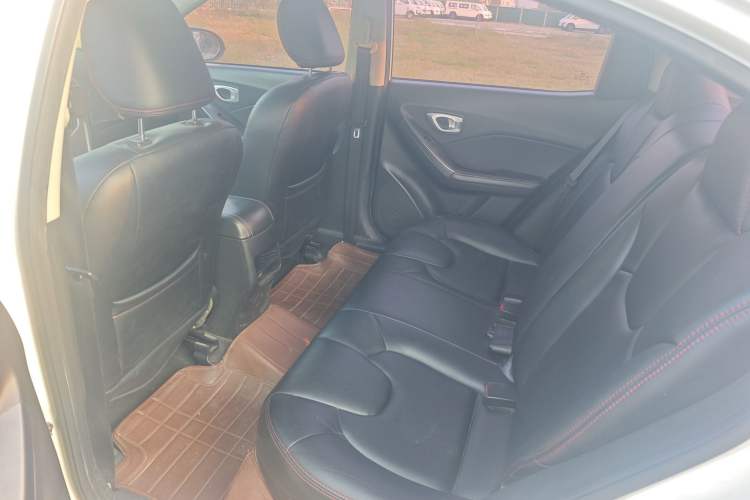 Used GAC Trumpchi GA3 2013 1.6L Manual Elite Edition Roof