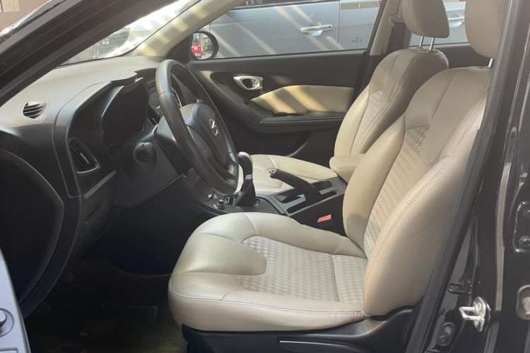 Used GAC Trumpchi GA3S Vision 2014 1.6L Manual Elite Edition Interior 3