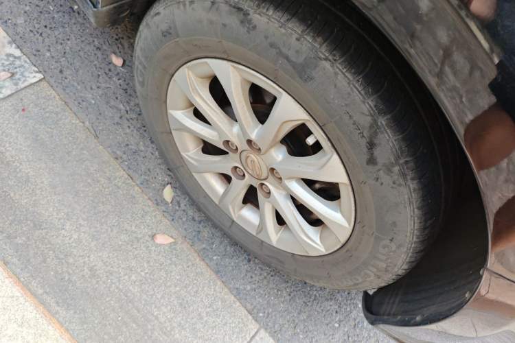 Used GAC Trumpchi GA3S Vision 2014 1.6L Manual Elite Edition Right Front Wheel Hub