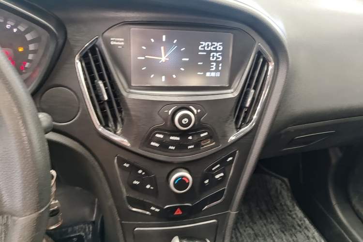 Used GAC Trumpchi GA3S Vision 2014 1.6L Automatic Luxury ESP Version Audio And AC Panel