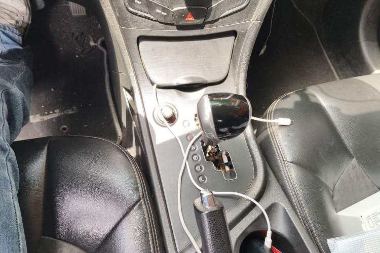 Used GAC Trumpchi GA3S Vision 2014 1.6L Automatic Elite ESP Version Gear Lever