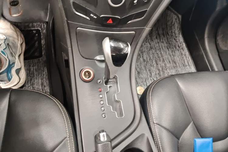 Used GAC Trumpchi GA3S Vision 2014 1.6L Automatic Luxury ESP Version Gear Lever