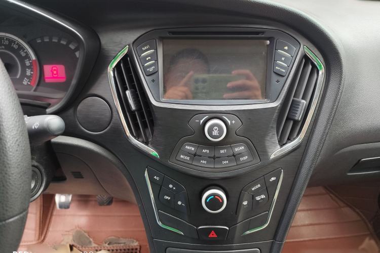 Used GAC Trumpchi GA3S Vision 2014 1.6L Manual Luxury Edition Interior 2