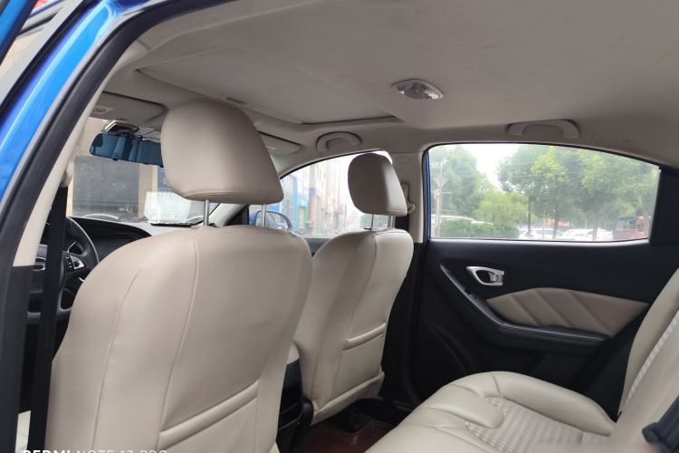 Used GAC Trumpchi GA3S Vision 2014 1.6L Manual Luxury Edition Interior 5