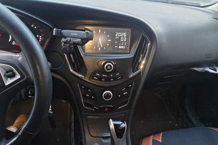 Used GAC Trumpchi GA3S Vision 2014 1.6L Automatic Luxury ESP Version Audio And AC Panel