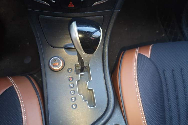 Used GAC Trumpchi GA3S Vision 2014 1.6L Automatic Luxury ESP Version Gear Lever