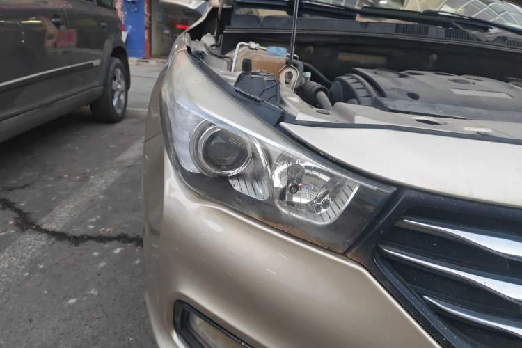 Used GAC Trumpchi GA3S Vision 2014 1.6L Automatic Luxury ESP Version Right Front Headlight