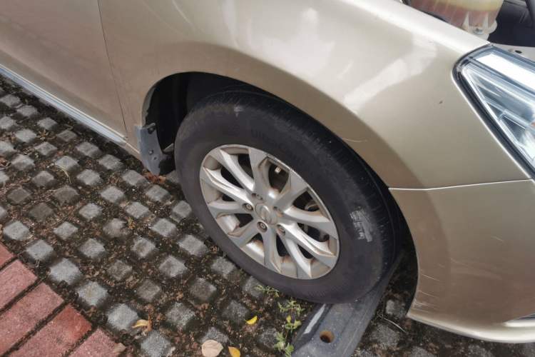 Used GAC Trumpchi GA3S Vision 2014 1.6L Manual Elite Edition Right Front Wheel Hub