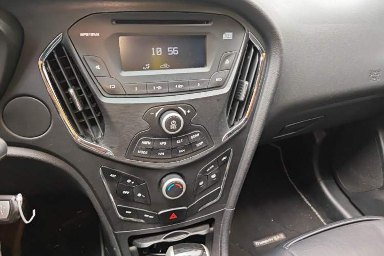 Used GAC Trumpchi GA3S Vision 2014 1.6L Automatic Elite ESP Version Audio And AC Panel