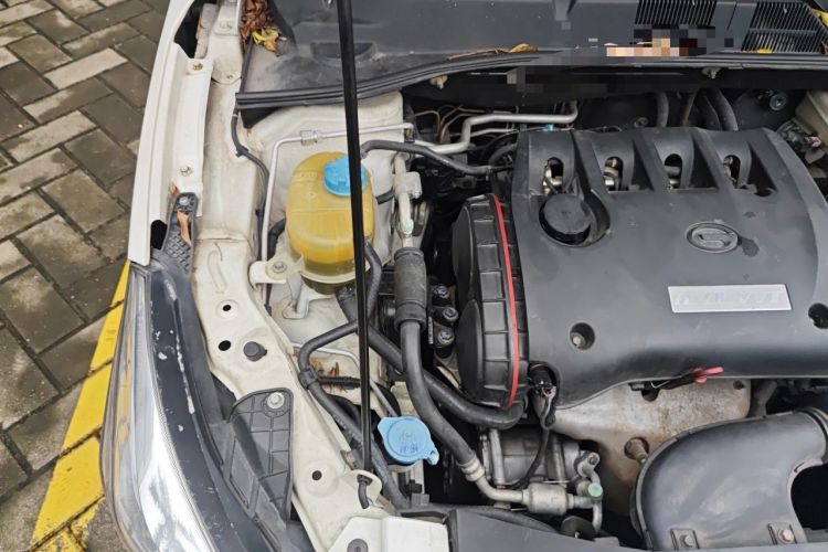 Used GAC Trumpchi GA3S Vision 2014 1.6L Automatic Elite ESP Version Engine Bay Right