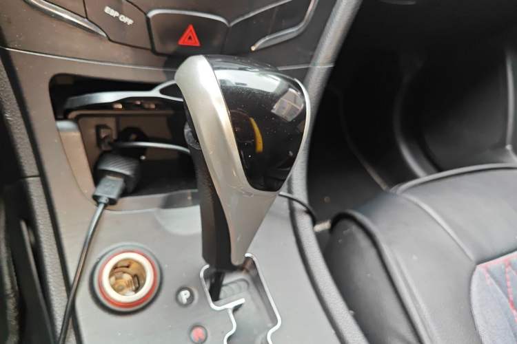 Used GAC Trumpchi GA3S Vision 2014 1.6L Automatic Elite ESP Version Gear Lever