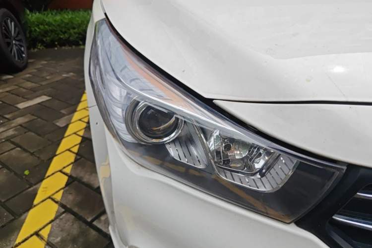 Used GAC Trumpchi GA3S Vision 2014 1.6L Automatic Elite ESP Version Right Front Headlight