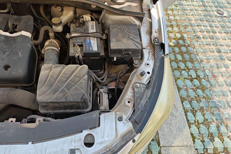 Used GAC Trumpchi GA3S Vision 2014 1.6L Automatic Elite ESP Version Engine Bay Left