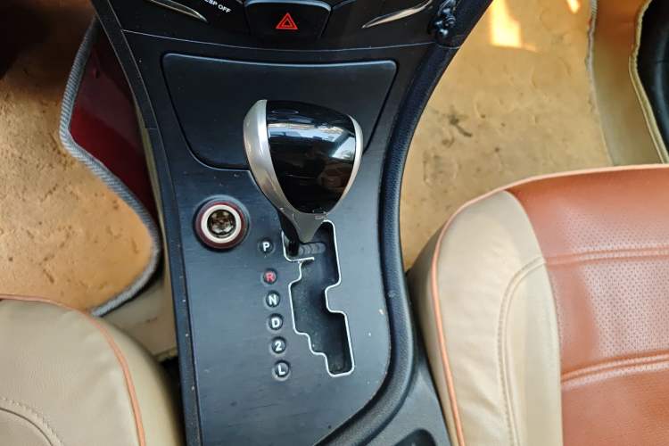 Used GAC Trumpchi GA3S Vision 2014 1.6L Automatic Elite ESP Version Gear Lever