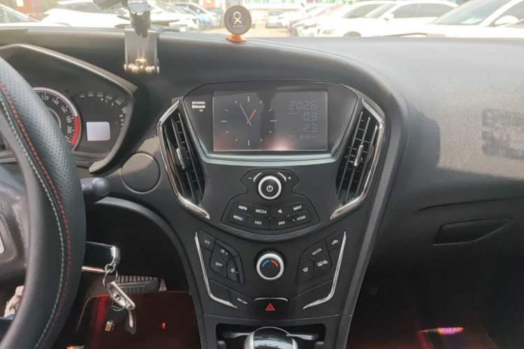 Used GAC Trumpchi GA3S Vision 2014 1.6L Automatic Luxury ESP Version Audio And AC Panel