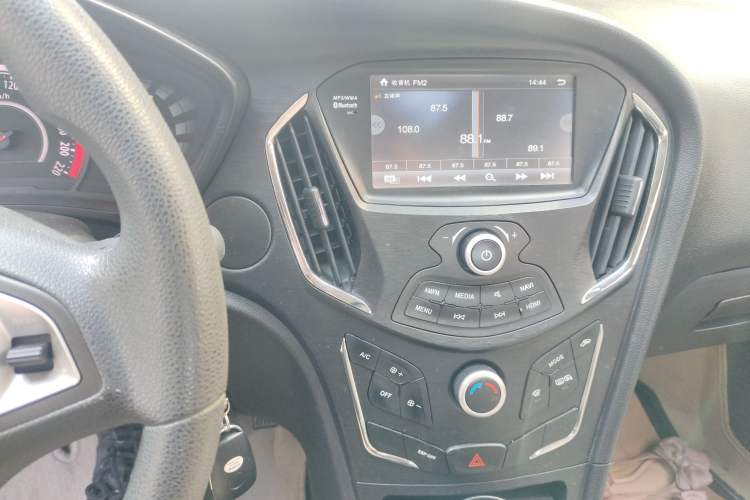 Used GAC Trumpchi GA3S Vision 2014 1.6L Automatic Luxury ESP Version Audio And AC Panel