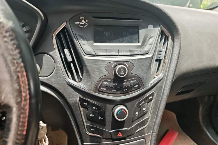 Used GAC Trumpchi GA3S Vision 2014 1.6L Manual Elite Edition Audio And AC Panel