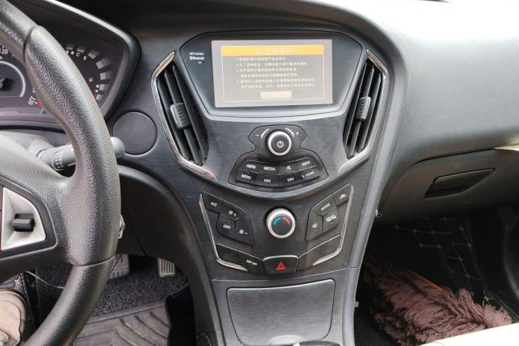 Used GAC Trumpchi GA3S Vision 2014 1.6L Automatic Luxury ESP Version Audio And AC Panel