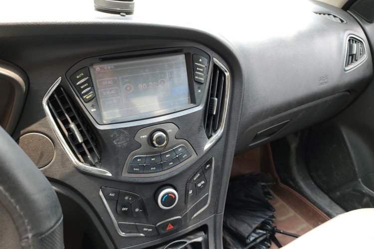 Used GAC Trumpchi GA3S Vision 2014 1.6L Manual Luxury ESP Version Audio And AC Panel
