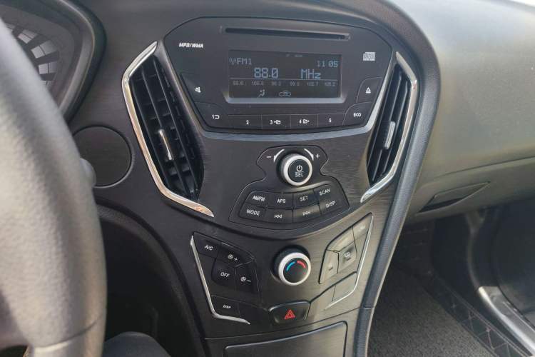 Used GAC Trumpchi GA3S Vision 2014 1.6L Manual Elite Edition Audio And AC Panel