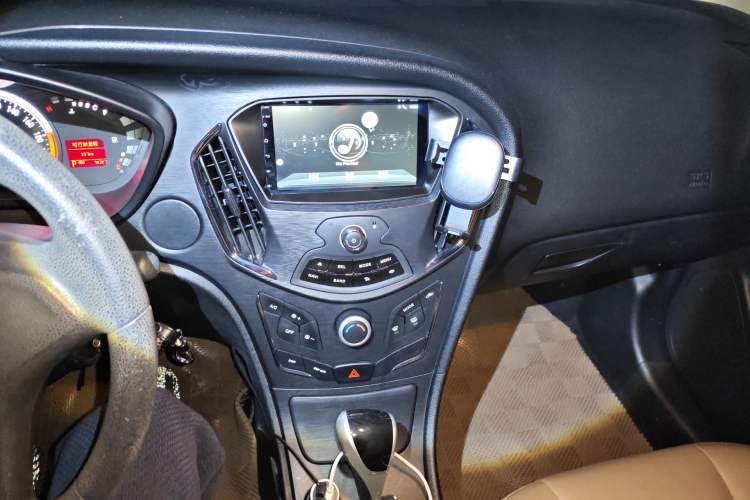 Used GAC Trumpchi GA3S Vision 2014 1.6L Automatic Elite ESP Version Audio And AC Panel