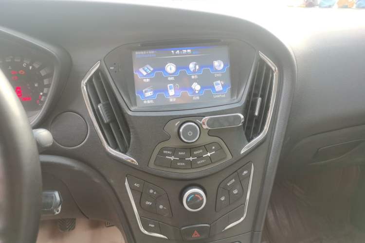 Used GAC Trumpchi GA3S Vision 2014 1.6L Manual Elite Edition Audio And AC Panel