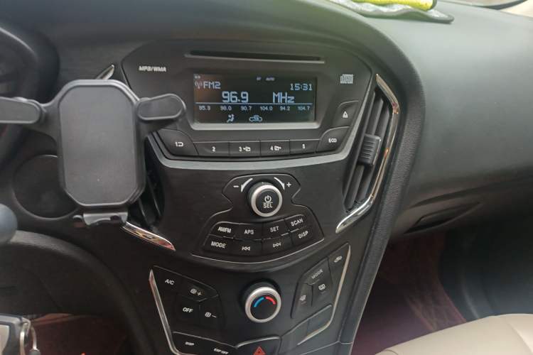 Used GAC Trumpchi GA3S Vision 2014 1.6L Automatic Elite ESP Version Audio And AC Panel