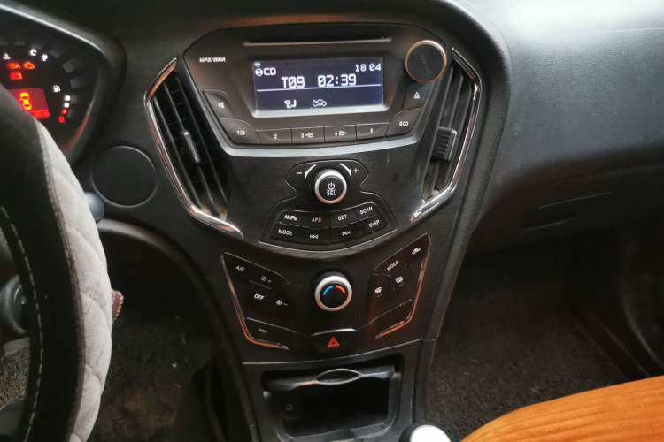 Used GAC Trumpchi GA3S Vision 2014 1.6L Manual Elite Edition Audio And AC Panel