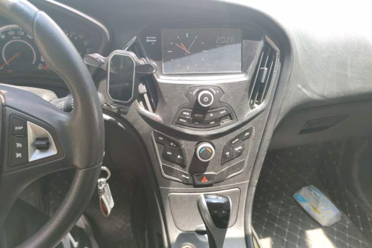 Used GAC Trumpchi GA3S Vision 2014 1.6L Automatic Luxury ESP Version Audio And AC Panel
