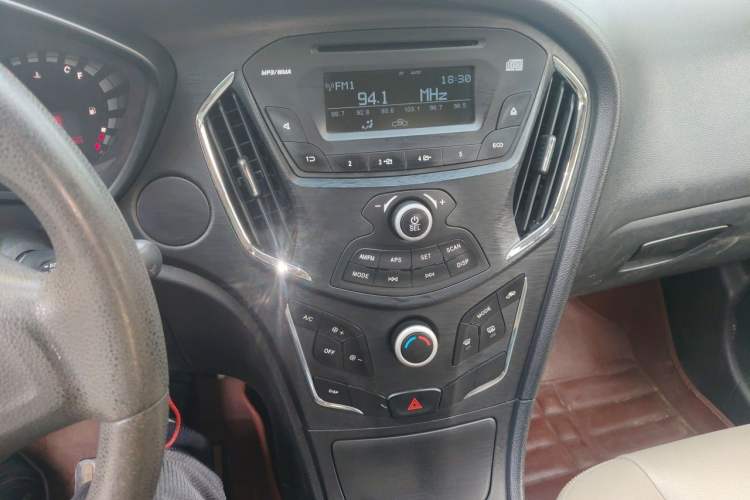 Used GAC Trumpchi GA3S Vision 2014 1.6L Manual Elite Edition Audio And AC Panel