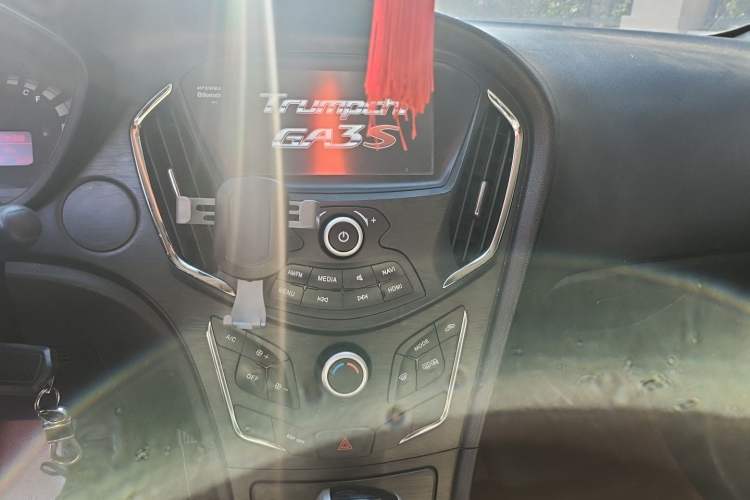 Used GAC Trumpchi GA3S Vision 2014 1.6L Automatic Luxury ESP Version Audio And AC Panel