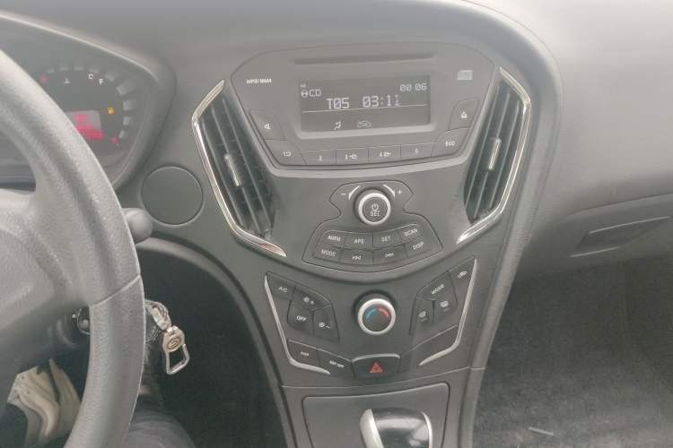 Used GAC Trumpchi GA3S Vision 2014 1.6L Automatic Elite ESP Version Audio And AC Panel