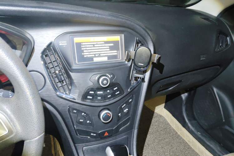 Used GAC Trumpchi GA3S Vision 2014 1.6L Automatic Luxury ESP Version Audio And AC Panel