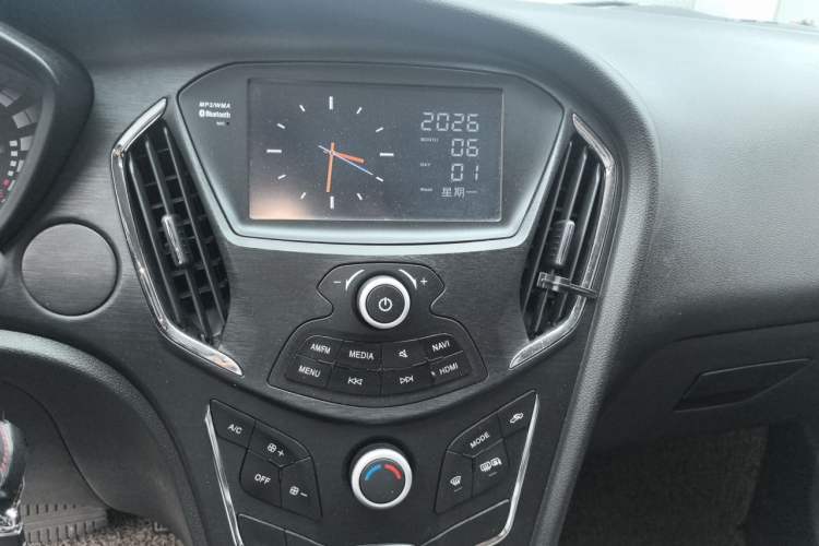 Used GAC Trumpchi GA3S Vision 2014 1.6L Automatic Luxury ESP Version Audio And AC Panel