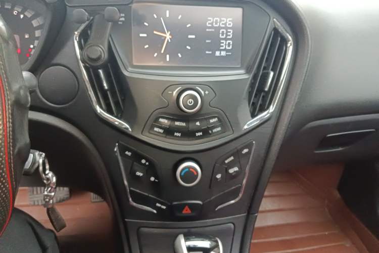 Used GAC Trumpchi GA3S Vision 2014 1.6L Automatic Luxury ESP Version Audio And AC Panel
