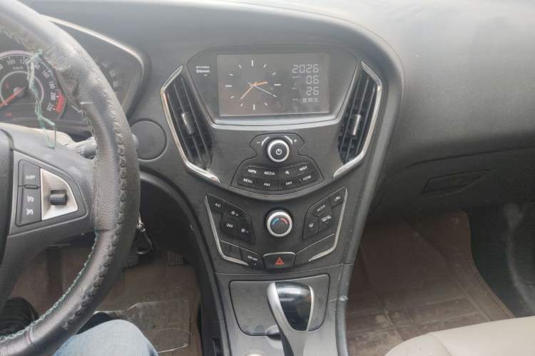 Used GAC Trumpchi GA3S Vision 2014 1.6L Automatic Luxury ESP Version Audio And AC Panel