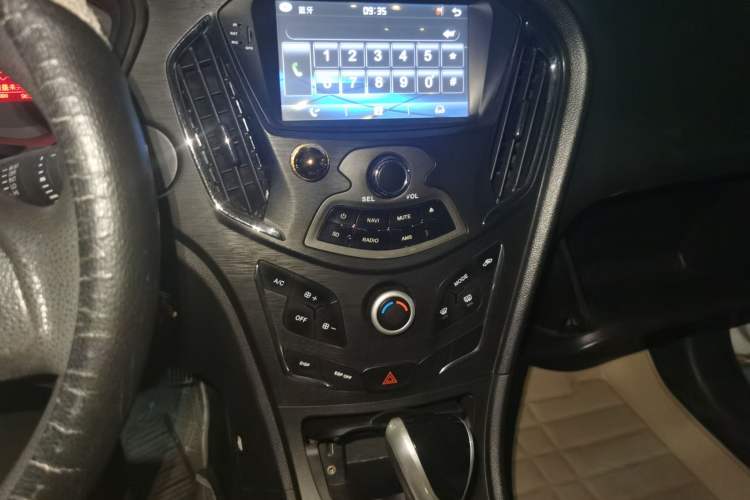 Used GAC Trumpchi GA3S Vision 2014 1.6L Automatic Elite ESP Version Audio And AC Panel