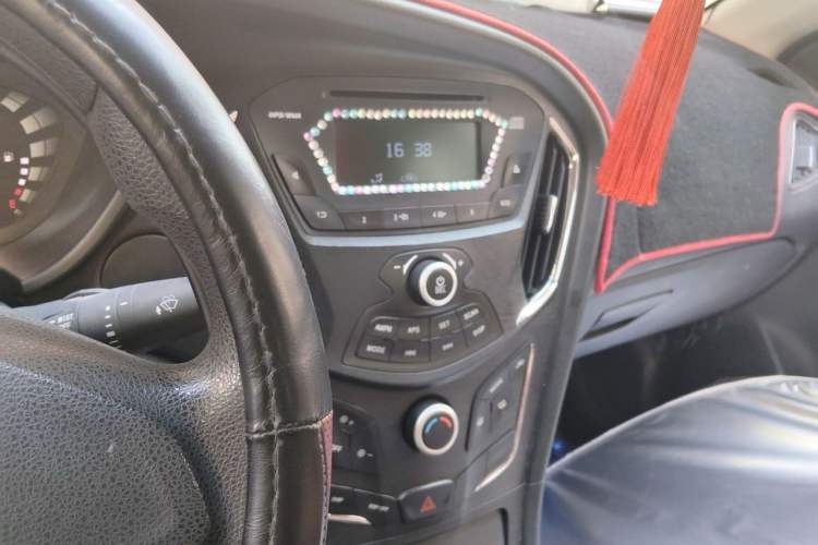 Used GAC Trumpchi GA3S Vision 2014 1.6L Automatic Elite ESP Version Audio And AC Panel