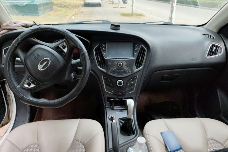 Used GAC Trumpchi GA3S Vision 2014 1.6L Manual Luxury ESP Version Center Console