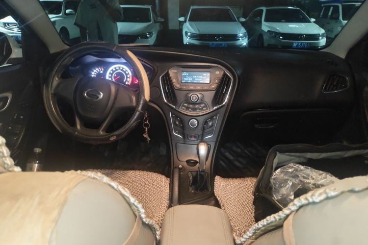 Used GAC Trumpchi GA3S Vision 2014 1.6L Manual Elite Edition Center Console
