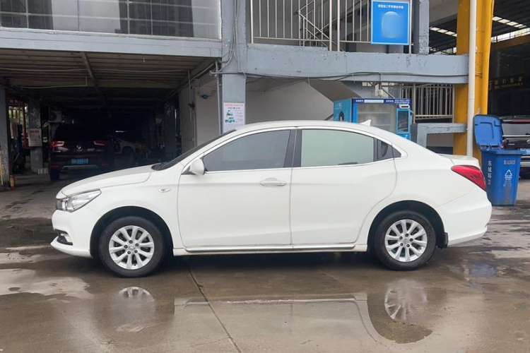 Used GAC Trumpchi GA3S Vision 2014 1.6L Manual Elite Edition Exterior 5
