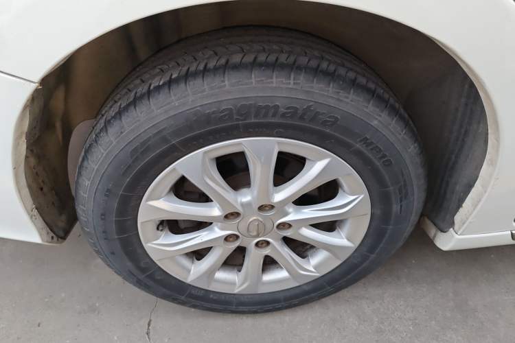 Used GAC Trumpchi GA3S Vision 2014 1.6L Manual Elite Edition Exterior 8